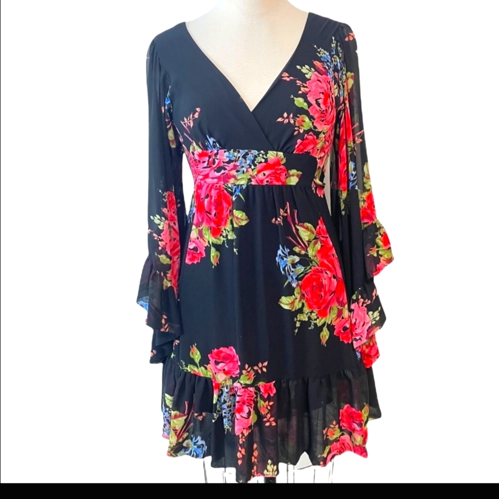 BETSY JOHNSON BELL SLEEVE FLORAL DRESS
